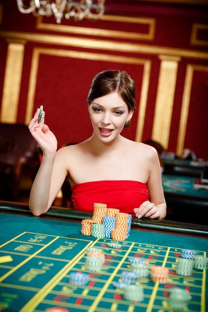 OneBet303 tembak ikan online dunia bawah laut 3D dengan bos ikan jackpot dan hadiah nyata